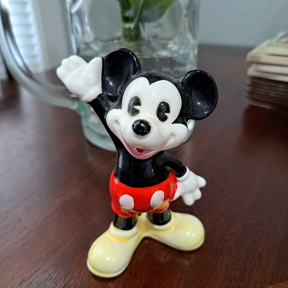 ⌛️ Vintage Figurine 7/24